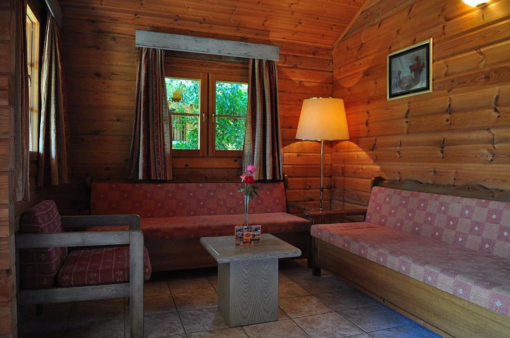 Sandy'S Studios Apartments & Log-Villas Kos Town Room photo